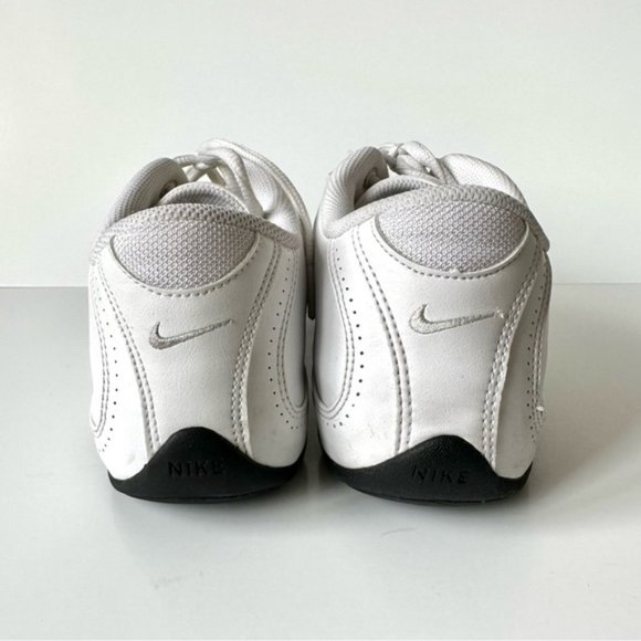 Nike Musique III Woman Sneakers White Leather Sneakers US 8 - Picture 2 of 11